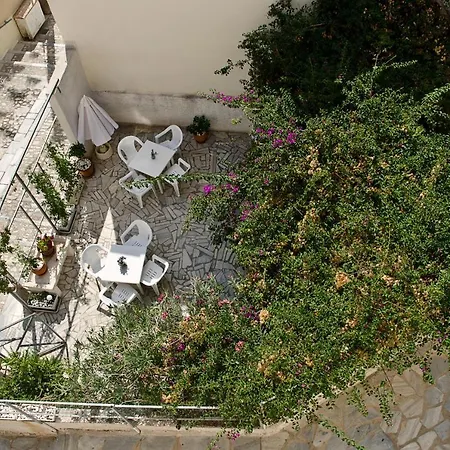 Omiros Guest house