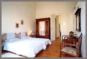 Omiros Guest house