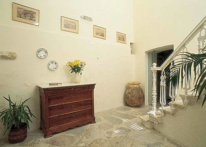 بيت ضيافة Omiros