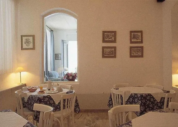 Omiros 3* إرموبولّي